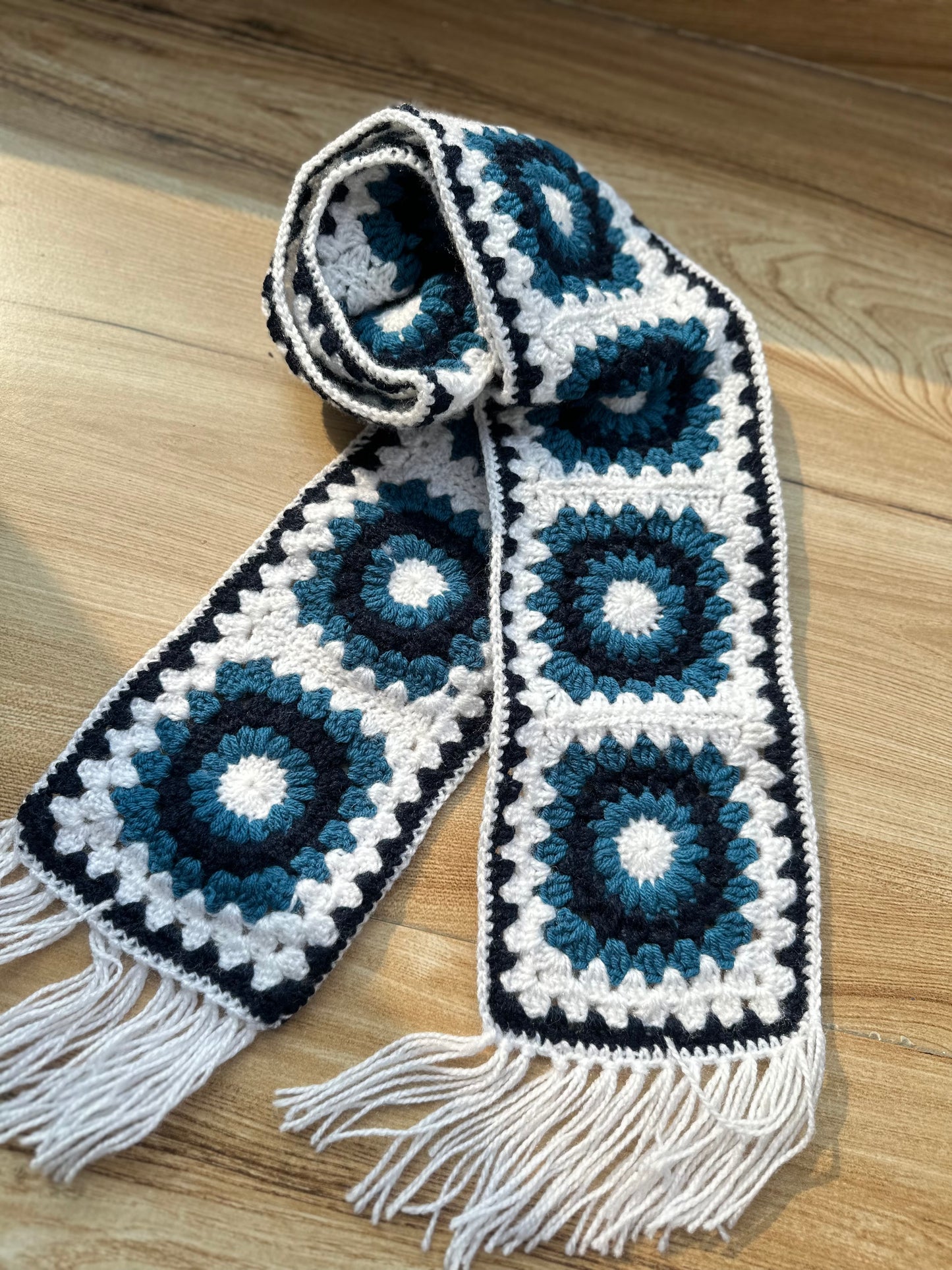 Granny square mufler
