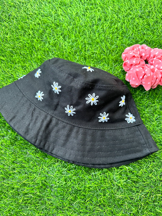 Daisy embroidery bucket hat